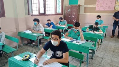 التعليم تحسم الجدل.. هل تحرم الوزارة طلاب الثانوية والدبلومات غير الحاصلين على لقاح كورونا من دخول الامتحانات؟