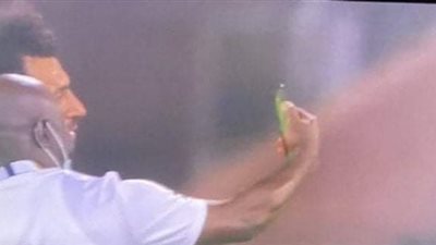 مدرب نيجيريا يلتقط «سيلفي» مع صلاح.. وإصابة «طبّاخ» المنتخب بكورونا