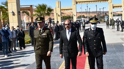 في العيد القومى الـ51 للمحافظة.. محافظ أسوان يوقد شعلة السد العالي برمز الصداقة