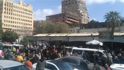 انهيار ابنة وزوجة جلال الشرقاوي أثناء تشييع جثمانه