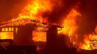 إصابة طفلة في حريق هائل بـ«قرية الكراكات» بمركز بيلا في كفر الشيخ