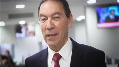 نقل الدكتور هاني الناظر إلى المستشفى ونجله يطلب الدعاء له (صورة)