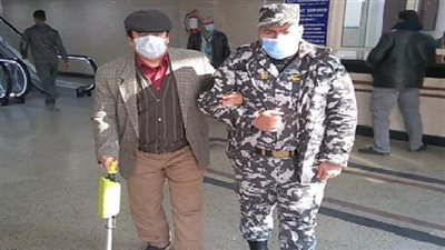 «الجوازات والهجرة» تستقبل الحالات المرضية والإنسانية لتسهيل حصولهم على الخدمات الشرطية