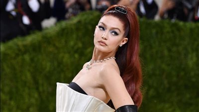 جيجي حديد تتبرع بأرباحها من عروض الأزياء لأوكرانيا وفلسطين