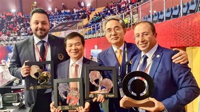 ولي عهد الفجيرة يكرم محمد شعبان رئيس لجنة المسابقات بالدولي للتايكوندو