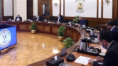 رئيس الوزراء يتابع خطوات إنشاء محطات تحلية مياه البحر