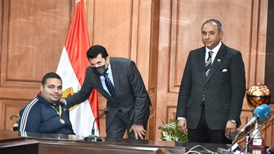 وزير الرياضة يكرم منتخبى كرة السلة للكراسي المتحركة والباراتايكوندو