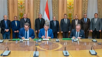 وزيرا «الإنتاج الحربي والتموين» يشهدان توقيع بروتوكول تعاون لتصنيع مهمات الصوامع