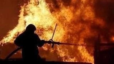 بسبب «ماس كهربائي».. حريق هائل داخل وحدة سكنية في المنيا