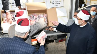 وزارة الأوقاف توزع اليوم 3 أطنان من لحوم صكوك الإطعام فى أسيوط