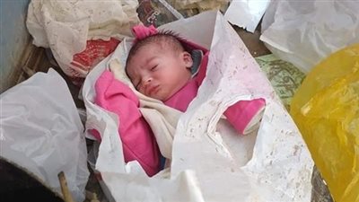العثور على جثة رضيع بجوار كوبري في قرية بقنا