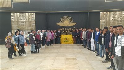 طلاب جامعة المنيا يزورون متحف 