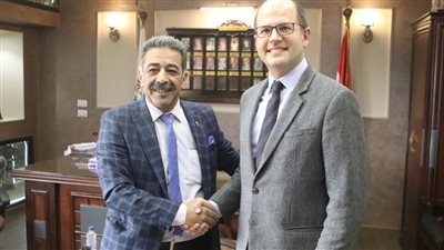 سكرتير الاتحاد الدولي يزور اتحاد السلة ويشكر مصر على استضافة كأس العالم للأندية