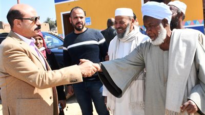  محافظ أسوان يسلم 20 منزلا بقرية الكوبانية بعد إعادة إعمارها