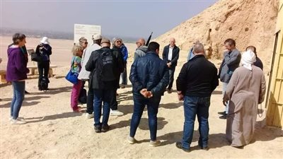 وفد متعدد الجنسيات يزور منطقة آثار تل العمارنة بالمنيا