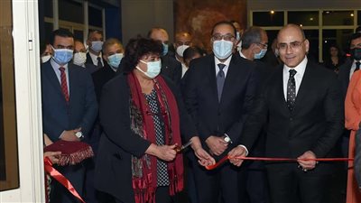 بالصور.. «مدبولي» يشارك في افتتاح معرض الفنان التشكيلي ورسام الكاريكاتير عمرو فهمي