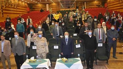 محافظ المنيا يشهد احتفال جمعية المحاربين القدماء لتكريم أسر الشهداء والمصابين