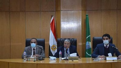 محافظ المنيا يناقش الموقف التنفيذي لمشروعات المبادرة الرئاسية «حياة كريمة»