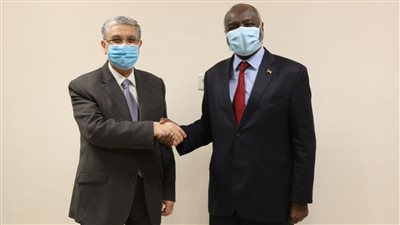 تفاصيل لقاء «شاكر» بوزير المالية والاقتصاد الوطنى السوداني| صور