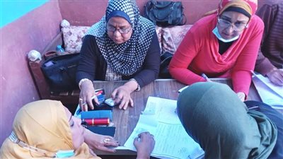 محافظ أسوان يتابع تنظيم المجلس القومى للمرأة لـ6 جلسات توعية