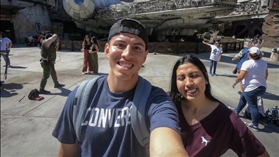 رجل يقيس الحب بالمال.. ماذا وجد في نهاية العام؟!