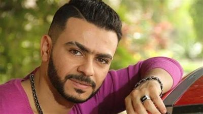 الفنان كريم الحسيني يبيع المشروبات الساخنة في الشارع (فيديو)