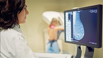 هل الفحص الشعاعى للثدى​ آمن؟.. هيئة الدواء تجيب