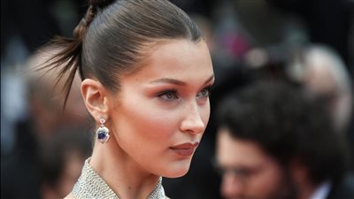 بيلا حديد تتضامن مع المسلمات المحجبات بتلك الصور