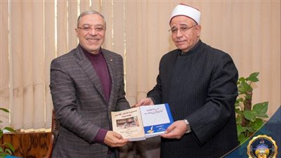 الأوقاف تهدى جامعة طنطا «المسيرة الثقافية للشعر العربي ومدارسه»