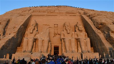 مدينة أبو سمبل تحتفل بظاهرة تعامد الشمس على وجه الملك رمسيس الثاني