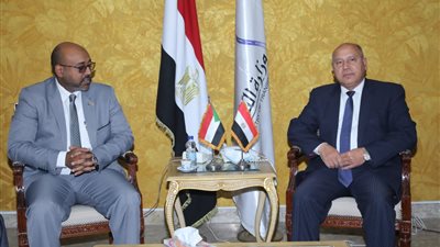 وزير النقل يستقبل نظيره السوداني المكلف لبحث التعاون المشترك بين البلدين الشقيقين