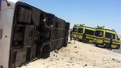 انقلاب سيارة في العاشر من رمضان تتسبب فى إصابة 10 مواطنين