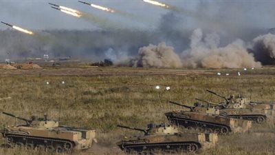 حرب روسيا ضد أوكرانيا.. بدء الهجوم البري وأوروبا تستقبل اللاجئين