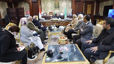 محافظ المنيا يبحث مع وفد مشروع تعزيز برنامج مصر لتنظيم الأسرة 