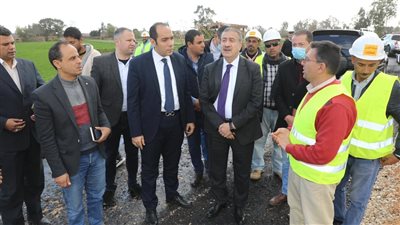 محافظ المنوفية يتفقد أعمال الرصف والتطوير بطريق «شبين الكوم - بركة السبع»