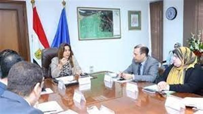 محافظ دمياط تناقش مشروعات القطاع الصحي في مبادرة حياة كريمة