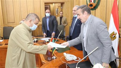 ضمن مشروعات الري الحديث.. تسليم 156عقدا جديدا للمزراعين بالمنوفية 