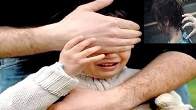 فيديو يفضح عاطلا بعد استدراجه طفلة من أمام منزلها لسرقة قرطها بالشرقية