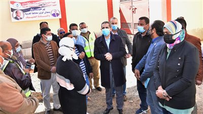 محافظ الغربية يتفقد مشروعات الصرف الصحي في 5 قرى بزفتى