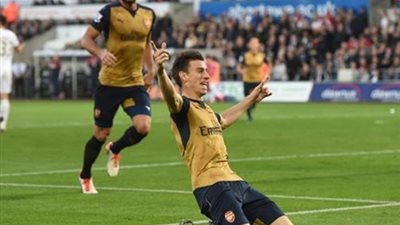 آرسنال يتجاوز عقبة سوانزي ويشعل صراع صدارة البريميرليج