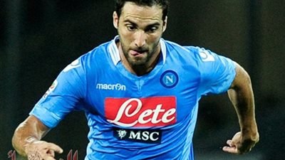 قبل المباراة ( نابولى وعبور جنوى إلى صدارة الكالتشيو )