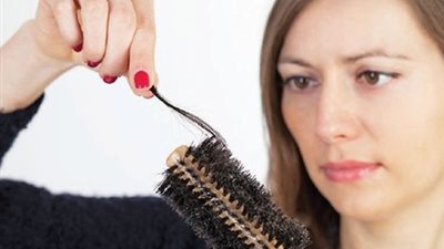 لماذا يتساقط الشعر أكثر خلال فصل الخريف؟