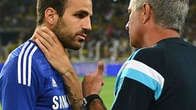 اتهام فابريجاس بقيادة ثورة مصغرة ضد مورينيو