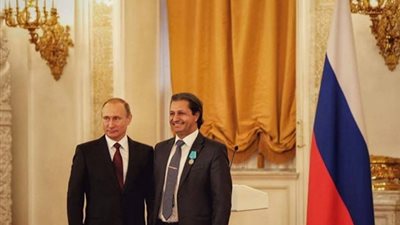بالصور .. الرئيس بوتين يكرم الدكتور أسامة السروي بمنحه وسام بوشكين