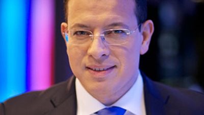 عمرو عبدالحميد: مصر تتعرض لمؤامرة كبرى ليس منها السيسي