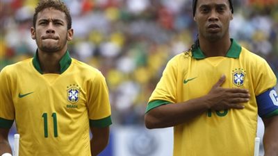 رونالدينيو يتغنى بنيمار ويصفه بالظاهرة الكروية