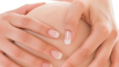 6 وصفات طبيعية لتفتيح الركبتين والكوعين