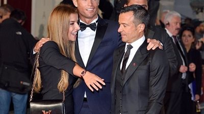 كريستيانو رونالدو يدخل في علاقة عاطفية مع ابنة وكيل اعماله