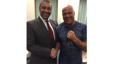 الغموض يحيط بمقابلة جيمس كليفر مع كورت إنجل