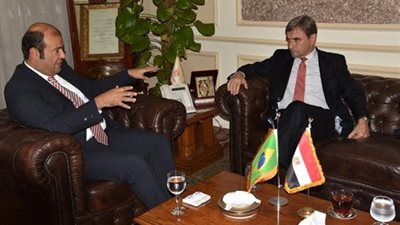 حنفى يبحث مع سفير دولة البرازيل عقد صفقات 